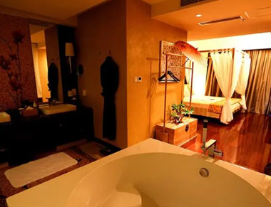 武汉洪山区养生会所的黄昏恋：当爱情遇上八十岁